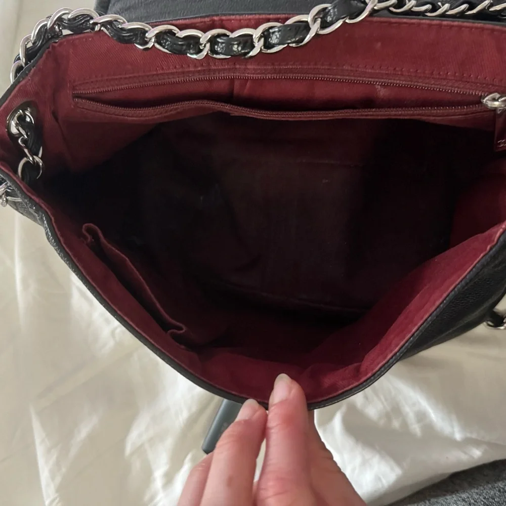 Chanel Classic Black Leather Shoulder Bag - Picture 5 of 10